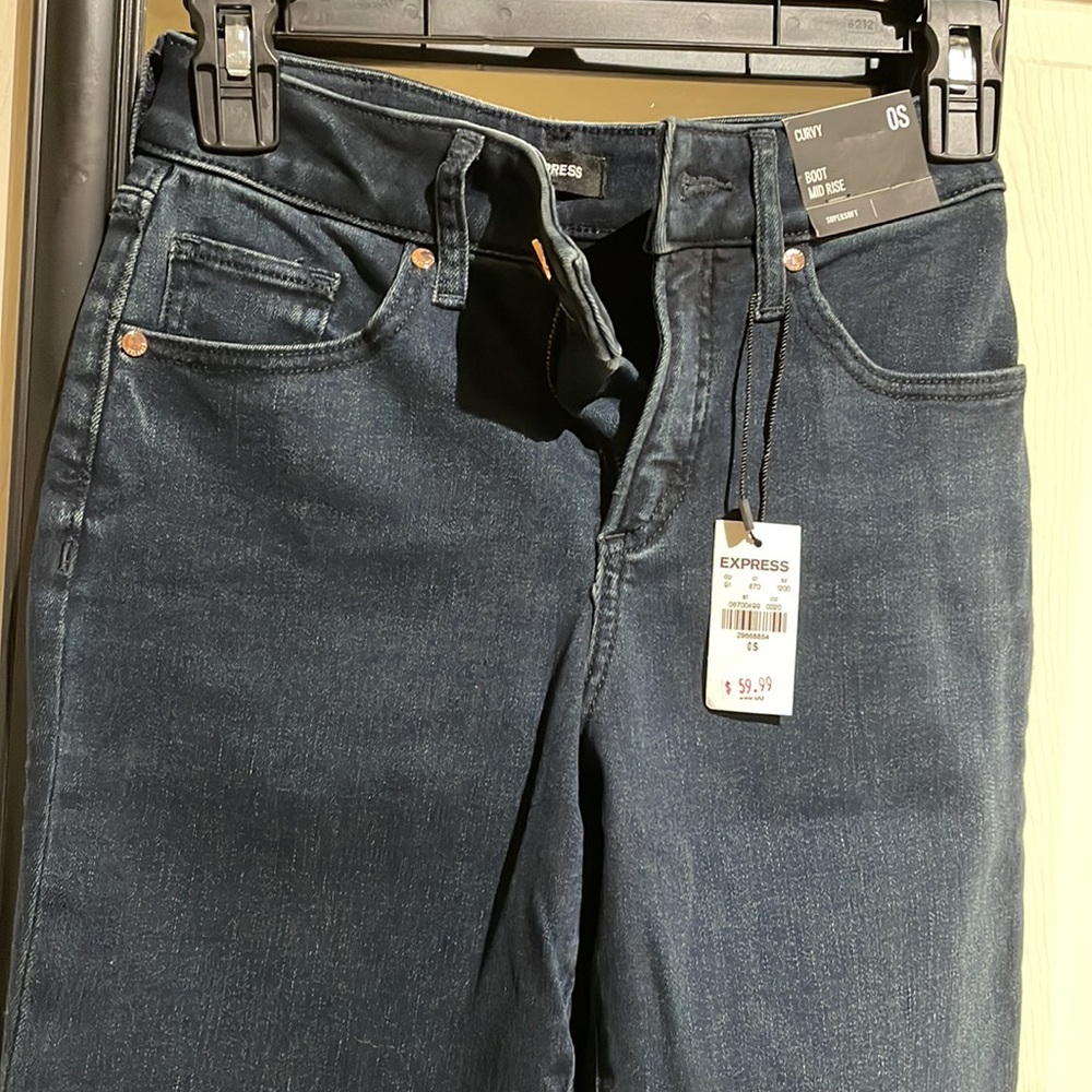 Express Curvy Boot Mid Rise Jeans - Picture 4 of 8